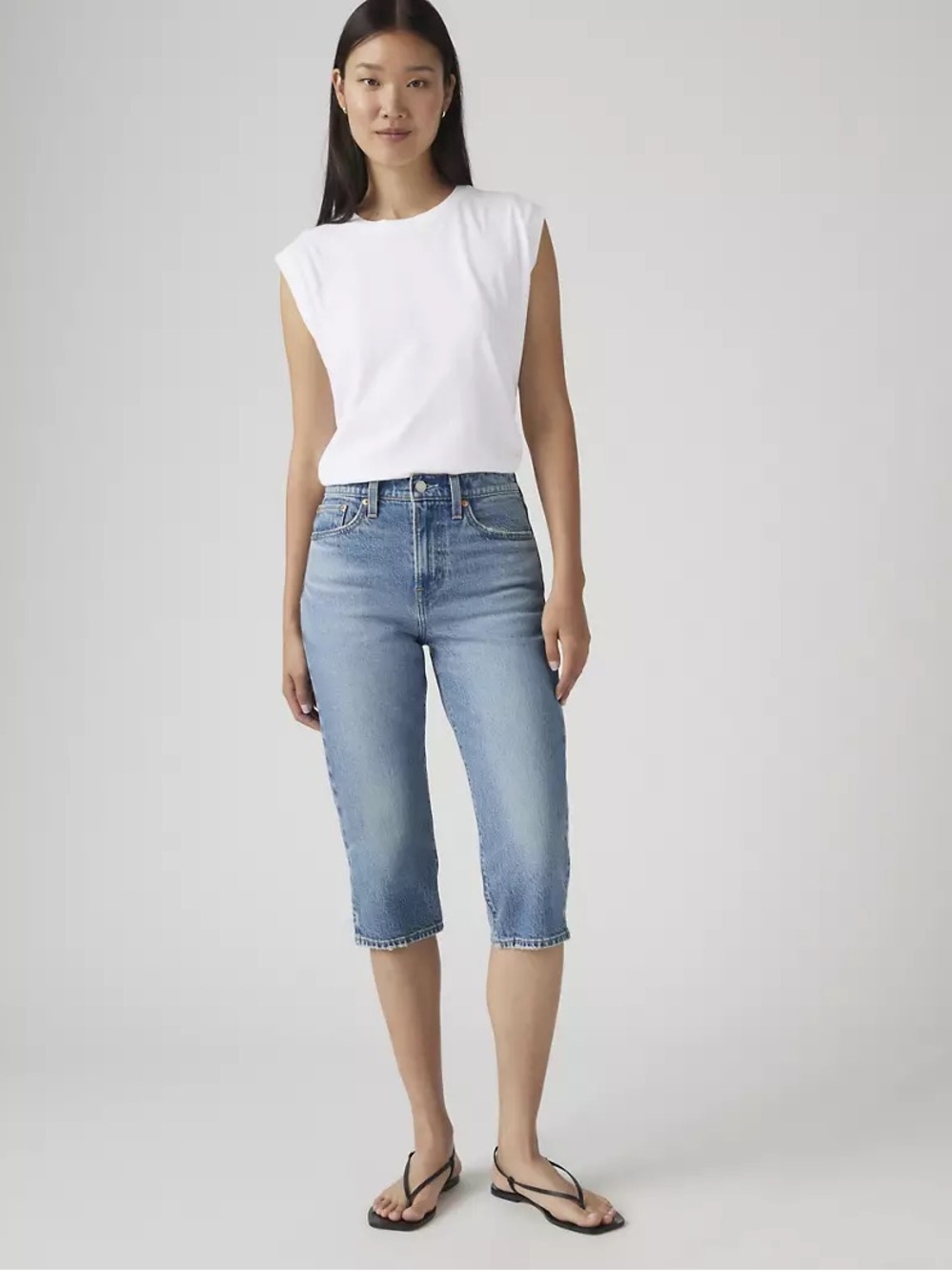 NWT LEVI'S Wedgie Capri Women's Jeans in Next Saturday - Medium Wash - Picture 1 of 6